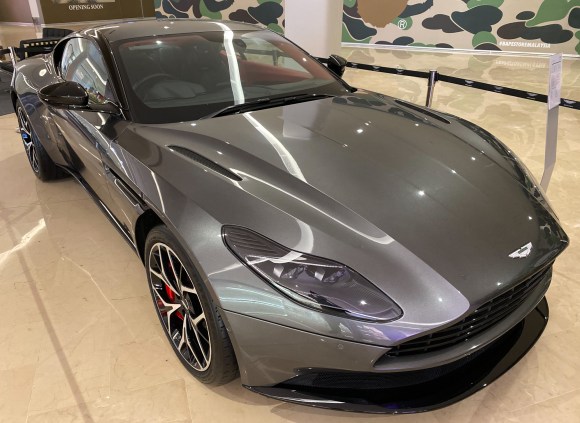 Aston Martin DB11